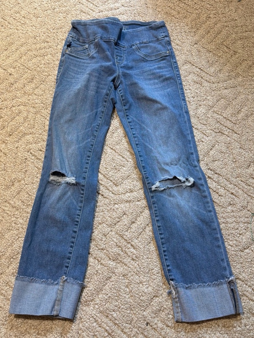 Rock & Republic Mid-Blue Straight Leg Jeans with Knee Rips